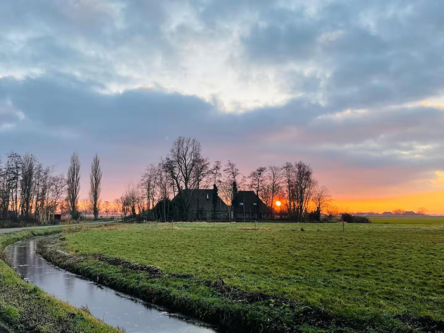 De Twee Zwanen Villa Delfstrahuizen Buitenkant foto